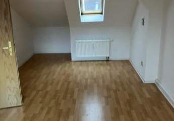 Gemütliche DG 1-Zimmer mit Laminat in ruhiger Lage!