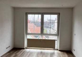 * Kompakte 1-Zimmer mit Dusche, EBK, Tiefgarage, Aufzug und Laminat in Bestlage *