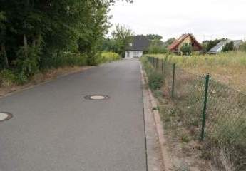 Voll erschlossenes und großes Baugrundstück in ruhiger Lage... 5 min zum See