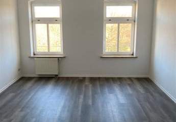 Am Park! Günstige 2,5-Zi. mit Aufzug, Einbauküche, Laminat, Abstellraum und Dusche!