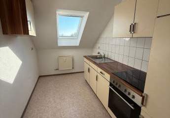 Helle DG 2-Zimmer mit Laminat, Wanne, eigenem Hausgarten mgl. und EBK! Stellplatz mgl.