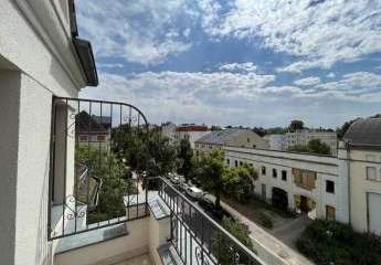 Helle und vermietete Maisonette DG 2-Zi. mit Balkon, Aufzug, Laminat, Wanne und Dusche in Bestlage *