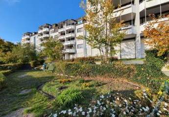 Großzügige 2-Zimmer mit Wannenbad, Balkon, Aufzug, Tiefgarage und EBK