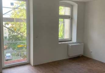 Zweitbezug nach San.! Große3-Zi. mit Einbauküche, Laminat, Lift, Balkon und Wanne!