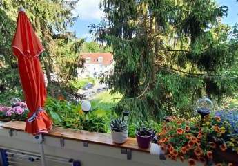 Großzügige 2-Zimmer mit  Laminat, Wannebad und Balkon in einer ruhigen Lage!