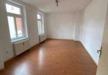 Großzügige 2-Zimmer mit Laminat und Wannenbad in zentraler Lage!