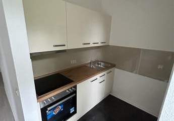 Günstige 3-Zimmer mit Einbauküche, Terrasse, Dusche und Laminat in zentraler Lage! SP mgl.