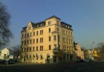 * Großzügige 1-Zimmer mit neuem Laminat und Wannenbad im Zentrum! *