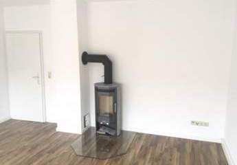 Gemütliche DG 2-Zi. mit Laminat, Kamin und EBK in zentraler Lage! SP mgl.