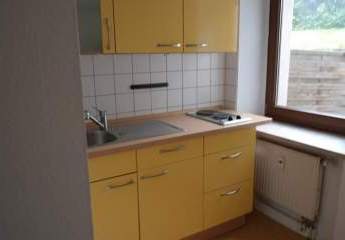 * Günstige 1-Zimmer mit Einbauküche, Laminat und Dusche *