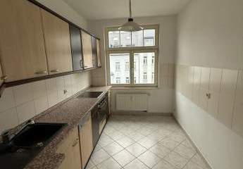 * Großzügige 2-Zimmer mit Wannenbad, möbl. Küche, Lift, Abstellraum und Laminat! *