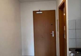 * Kompakte und vermietete 1-Zimmer mit Dusche, EBK, Tiefgarage, Aufzug und Laminat in Bestlage *