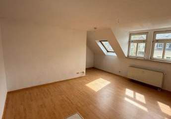 Günstige DG 2-Zimmer mit Wanne und Laminat in guter Lage!