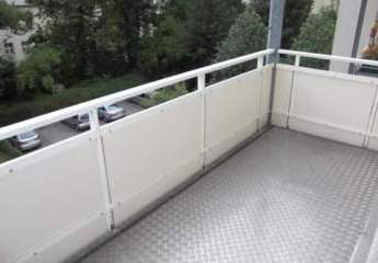Großzügige 2-Zimmer mit Balkon, EBK, Laminat und Wanne in sehr guter Lage!