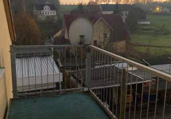 Gemütliche DG 2-Zimmer mit Einbauküche, Laminat, Wannenbad und Balkon in guter Lage!