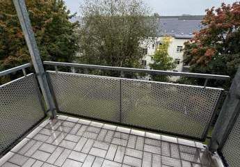 Große 1-Zi. mit Laminat, Wanne, Abstellraum & Balkon in ruhiger Lage! EBK mgl.
