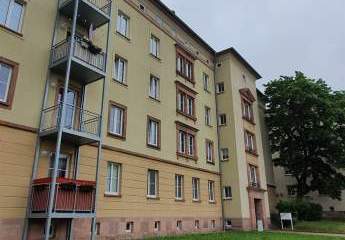 Großzügige 2-Zimmer mit Laminat, Balkon und Wannenbad in zentraler Lage!