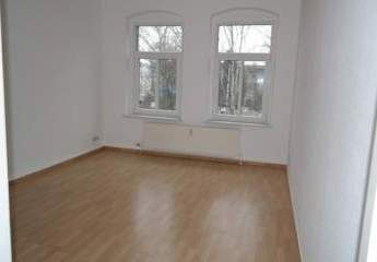 Großzügige 2-Zimmer mit Laminat, Wanne und Balkon in zentraler Lage! EBK mgl.