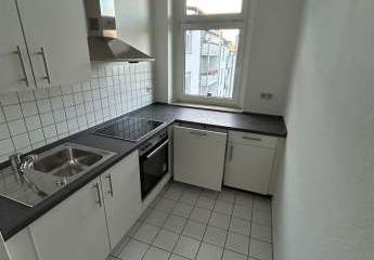 Großzügige und vermietete 2-Zi. mit EBK, 2xBalkon und Laminat in zentraler Lage