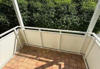Gemütliche 2-Zimmer mit Balkon, Laminat und Dusche in ruhiger Lage
