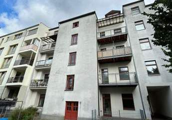 Großzügige 2-Zimmer mit Balkon, EBK, Wannenbad und Laminat in zentraler Lage! SP mgl.