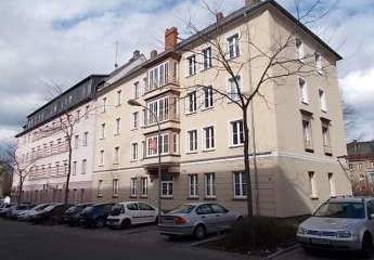 *Neusanierte und großzügige 2-Zimmer mit Laminat und Wannenbad in schöner Lage*