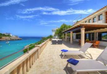 Villa in 1. Meereslinie mit Ferienvermietungslizenz in Cala Marsal