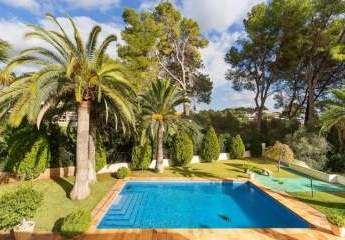 Villa mit Pool und Blick auf den Golfplatz in Son Vida