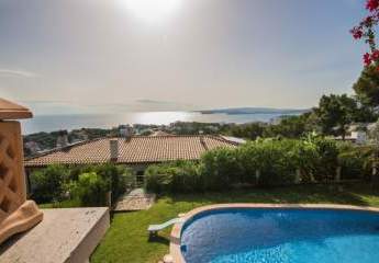 Schöne Villa mit Pool und phantastischem Meerblick