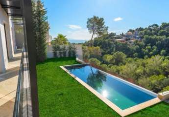 Hochwertige Villa moderner Architektur mit Meerblick