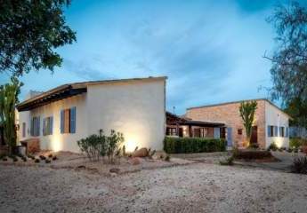 Stilvoll revovierte Finca mit Pool und Strand, Llucmajor