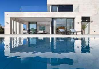 Geräumige Villa mit Pool und Meerblick zu verkaufen in Puig de Ros, Mallorca