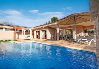 Schöne mediterrane Villa mit ETV-Ferienvermietungslizenz zu verkaufen in Pollenca, Mallorca
