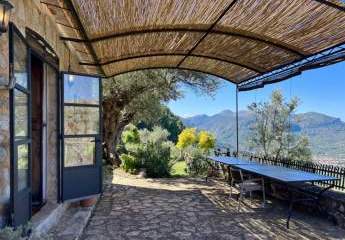 Idyllische legale Steinfinca mit Meerblick zu verkaufen in Fornalutx, Mallorca