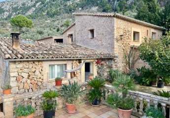 Idyllic Stone Finca with Pool Permit for Sale in Fornalutx, Mallorca