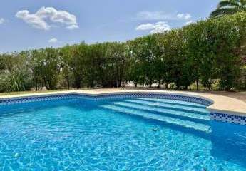 Legale Finca mit Salzwasserpool in Llucmajor zu verkaufen