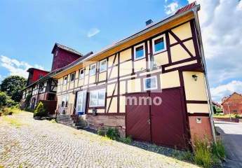 Saniertes Fachwerkhaus mit neuem Dach mit Nebengebäude + PV Anlage auf großem Grundstück