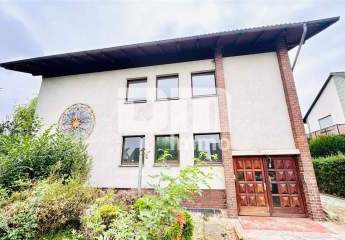 Geräumiges 1 bis 2 Familienhaus mit gigantischem Grundstück und Doppelgarage