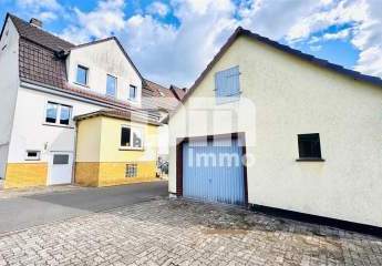 Modernisiertes Einfamilienhaus mit großer Garage in ruhiger Lage mit Panoramablick