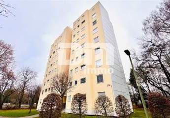 Gepflegte Zweizimmerwohnung mit Panoramablick und Loggia in infrastrukturell günstiger Lage