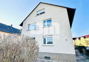 Kompakte Dreizimmer DG Wohnung in gepflegtem Dreifamilienhaus in gesuchter Lage