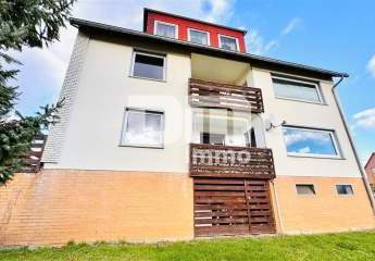 Modernisiertes Dreifamilienhaus + 2 Garagen in idyllischer Lage / großes Grundstück / Panoramablick