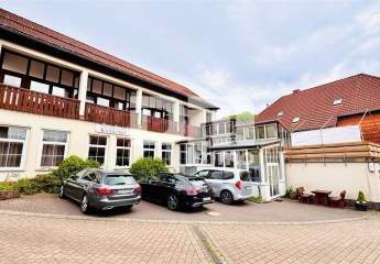 Opulente Gästehausanlage mit 13 Zimmern,2 Sälen,Gastronomiebetrieb + Betreiberwohnung