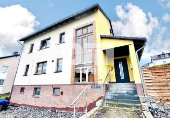 Umfangreich teilsaniertes Dreifamilienhaus mit Garage + PV Anlage und großem Garten