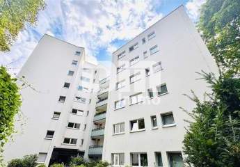 Umfangreich sanierte 4-Zimmerwohnung im EG mit Balkon in hervorragender Wohnlage