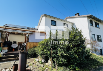 Schönes 1 bis 2 Familienwohnhaus mit großem Garten, Terrasse, Doppelgarage und Herkulesblick