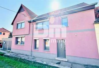 Schönes Wohnhaus mit Doppelgarage, Terrasse und Nebengelass in Traumlage