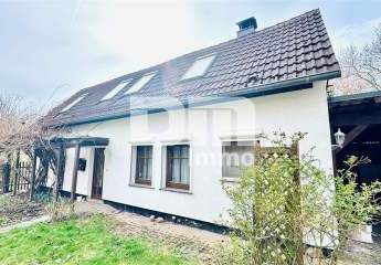 Natur pur - Einfamilienhaus am Ortsrand mit großem Grundstück, Carport und Terrasse
