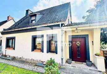 Gepflegtes Raumwunder in idyllischer Lage - Modernisiertes Einfamilienhaus Garagen / Garten