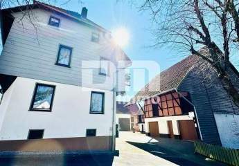 Großer Dreiseithof mit 2 bis 3 Wohneinheiten, 3 Nebengebäuden + großem Grundstück